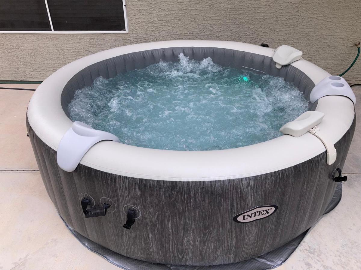 A Beautiful House With Hot Tub, Grill & Games! Casa de férias Las Vegas