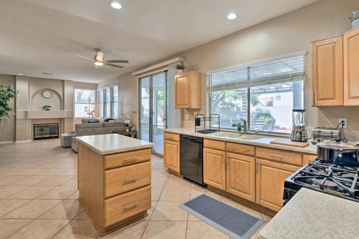 A Beautiful House With Hot Tub, Grill & Games! Casa de férias